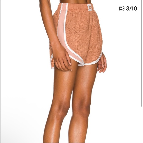 Nike X Revolve Women’s Athletic Shorts Tempo Short Mineral
Clay Rose Large - Picture 3 of 9